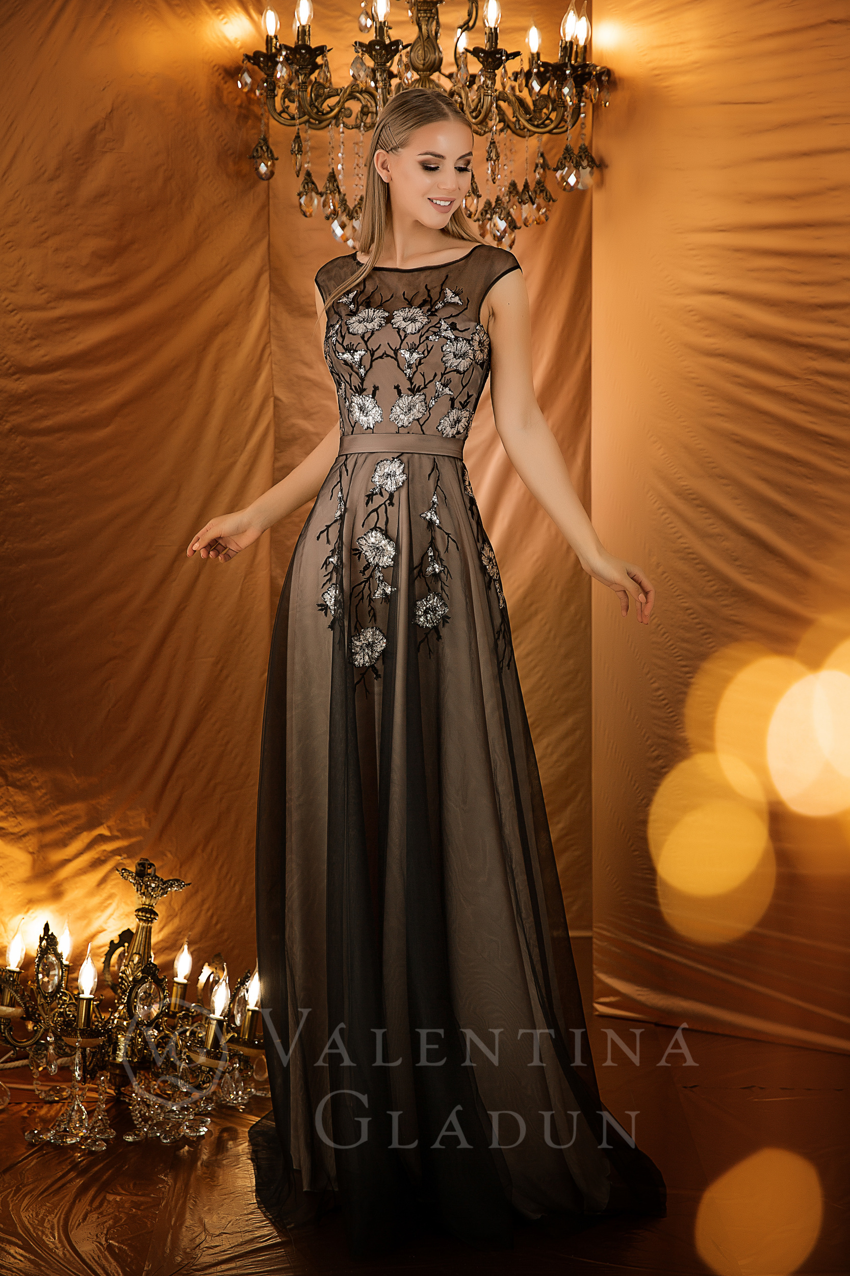 Красивое выпускное платье с вышивкой Aria от Гладун