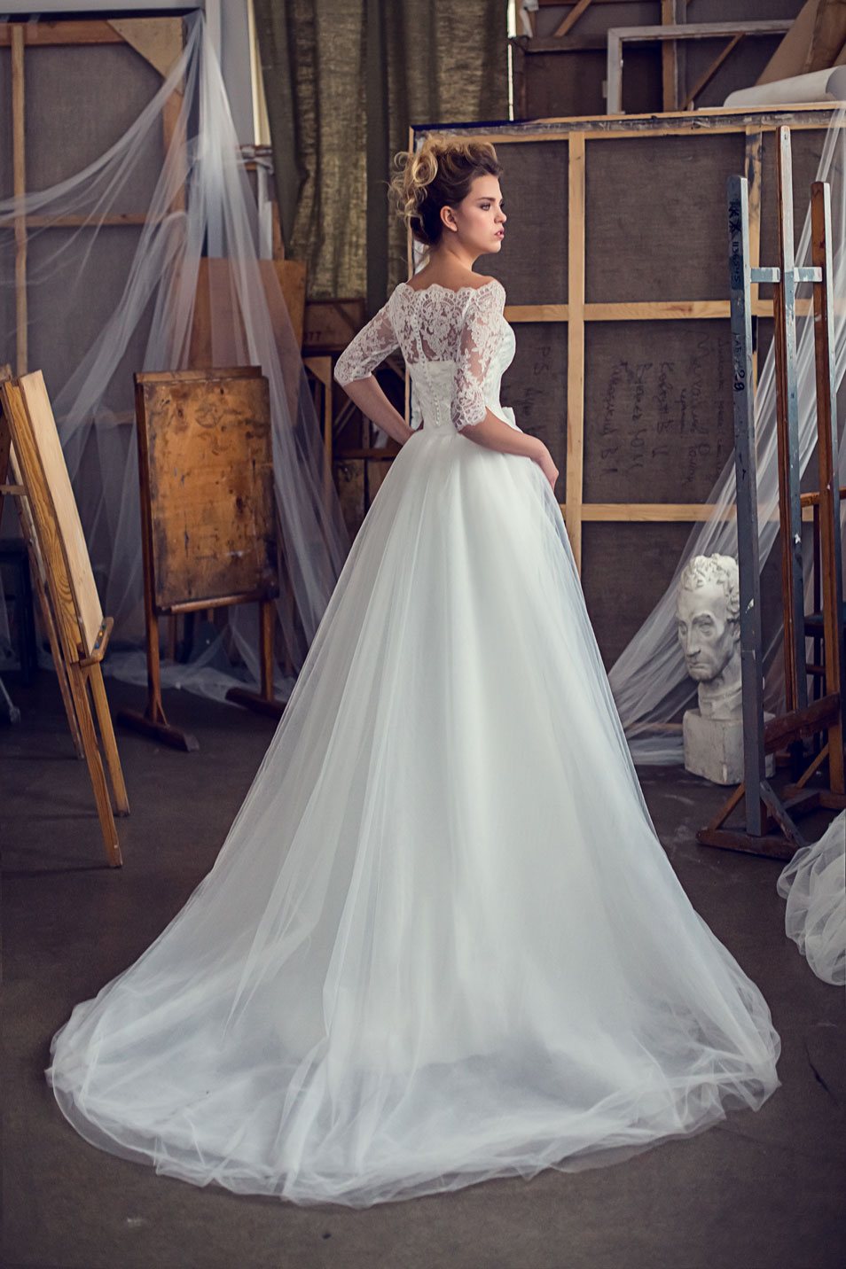 Свадебное платье с длинной сьемной юбкой
