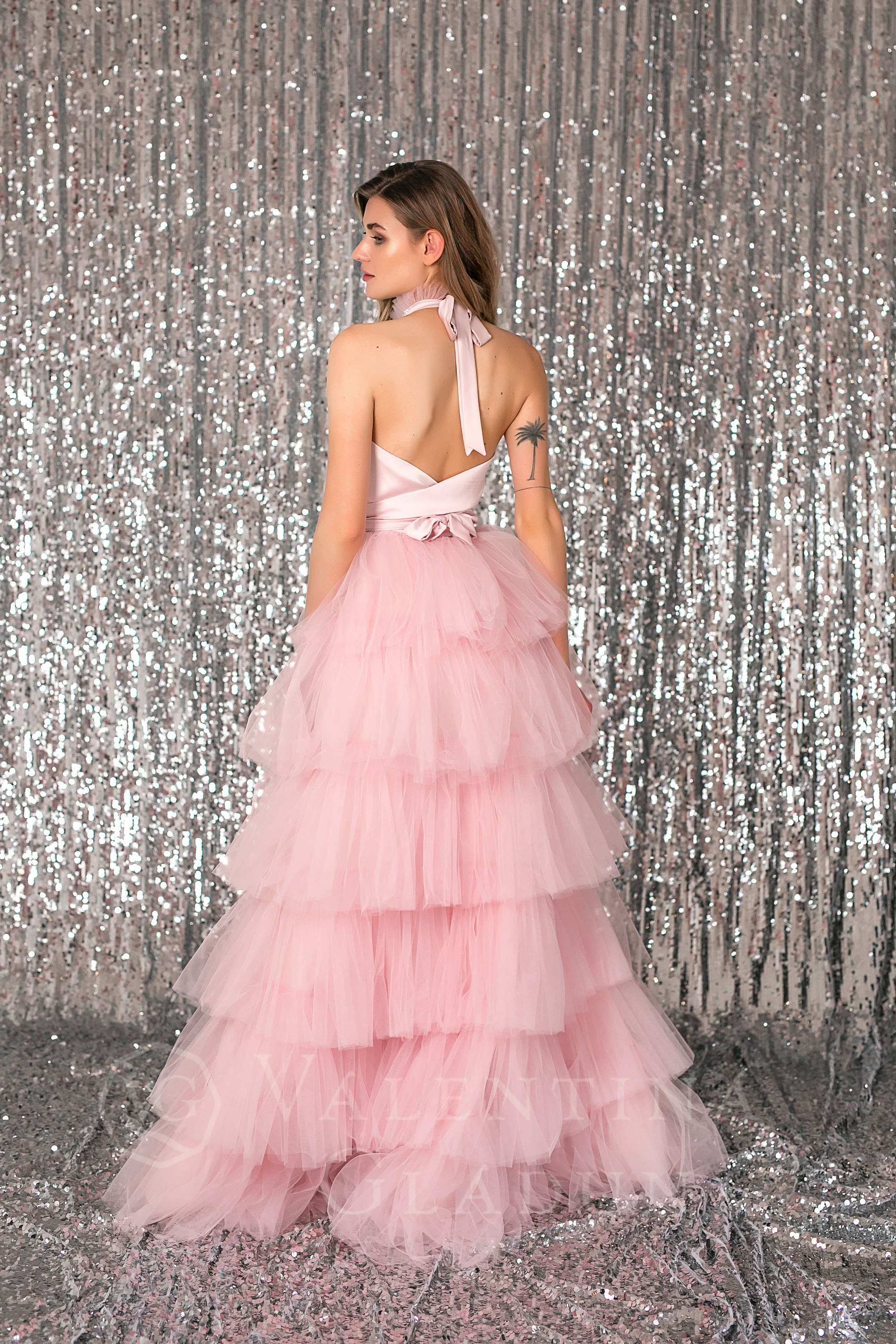 Розовое макси платье с многослойной юбкой Россини