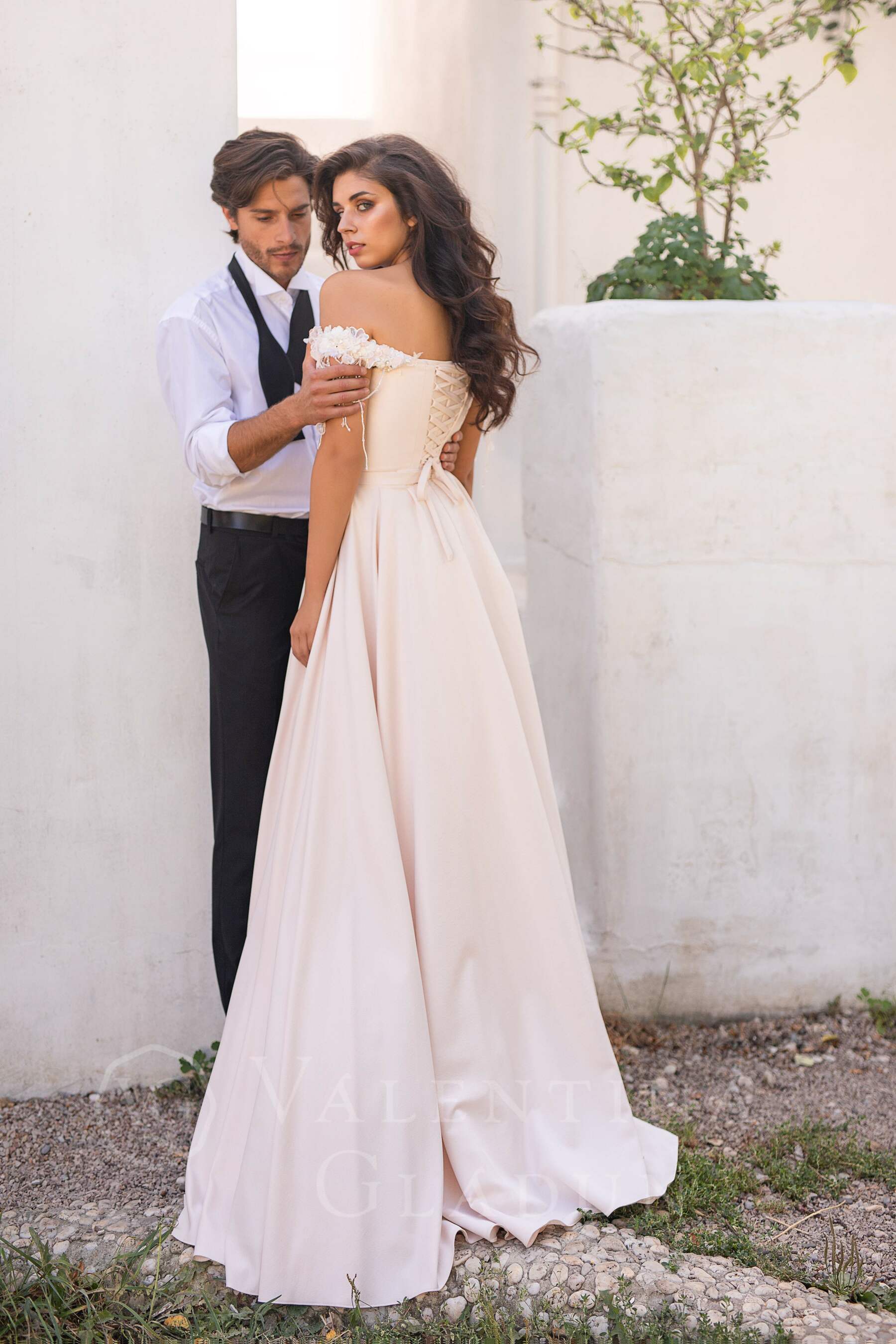 нежное свадебное платье с открытыми плечами Да Винчи 2020