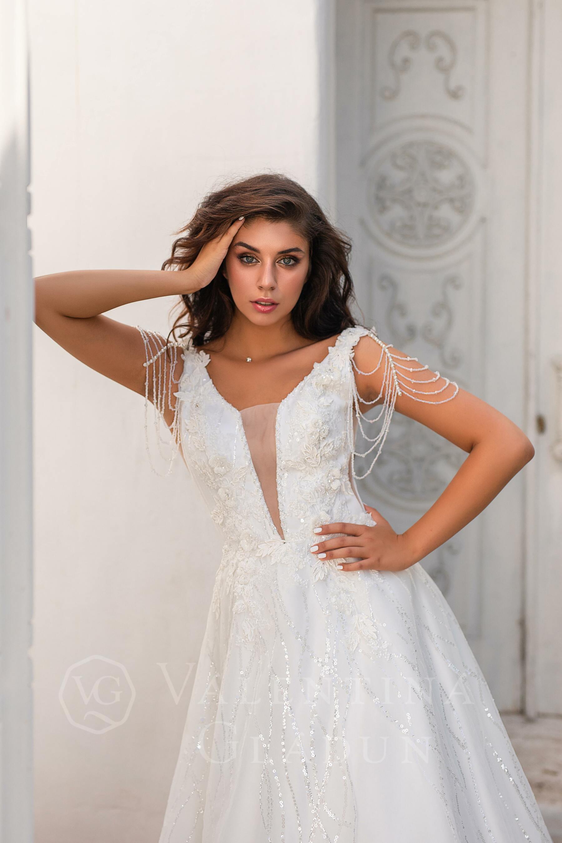 Свадебное платье с бисерными нитями Леонора 2020
