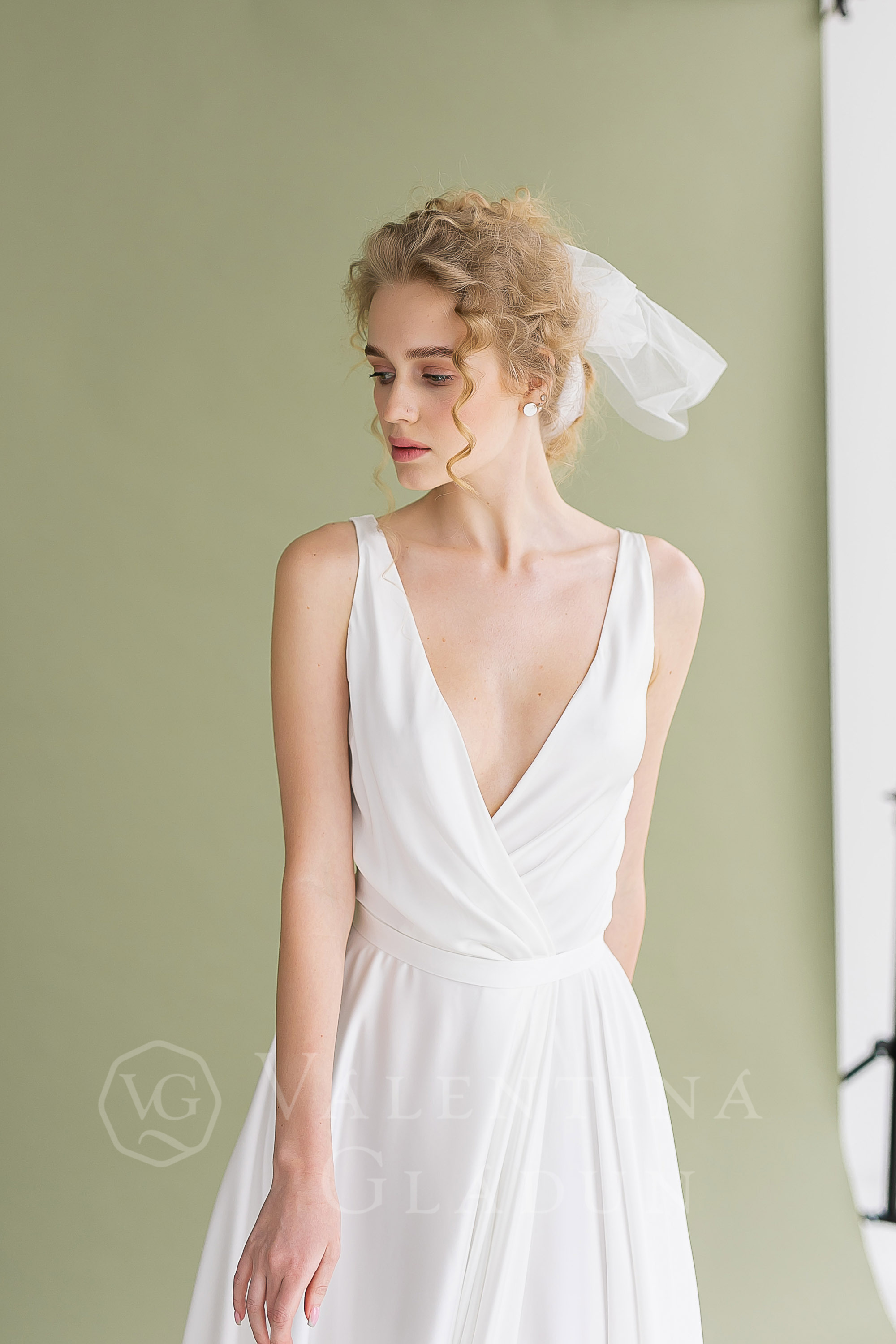 Arles шелковое платье с разрезом свадебное 2021