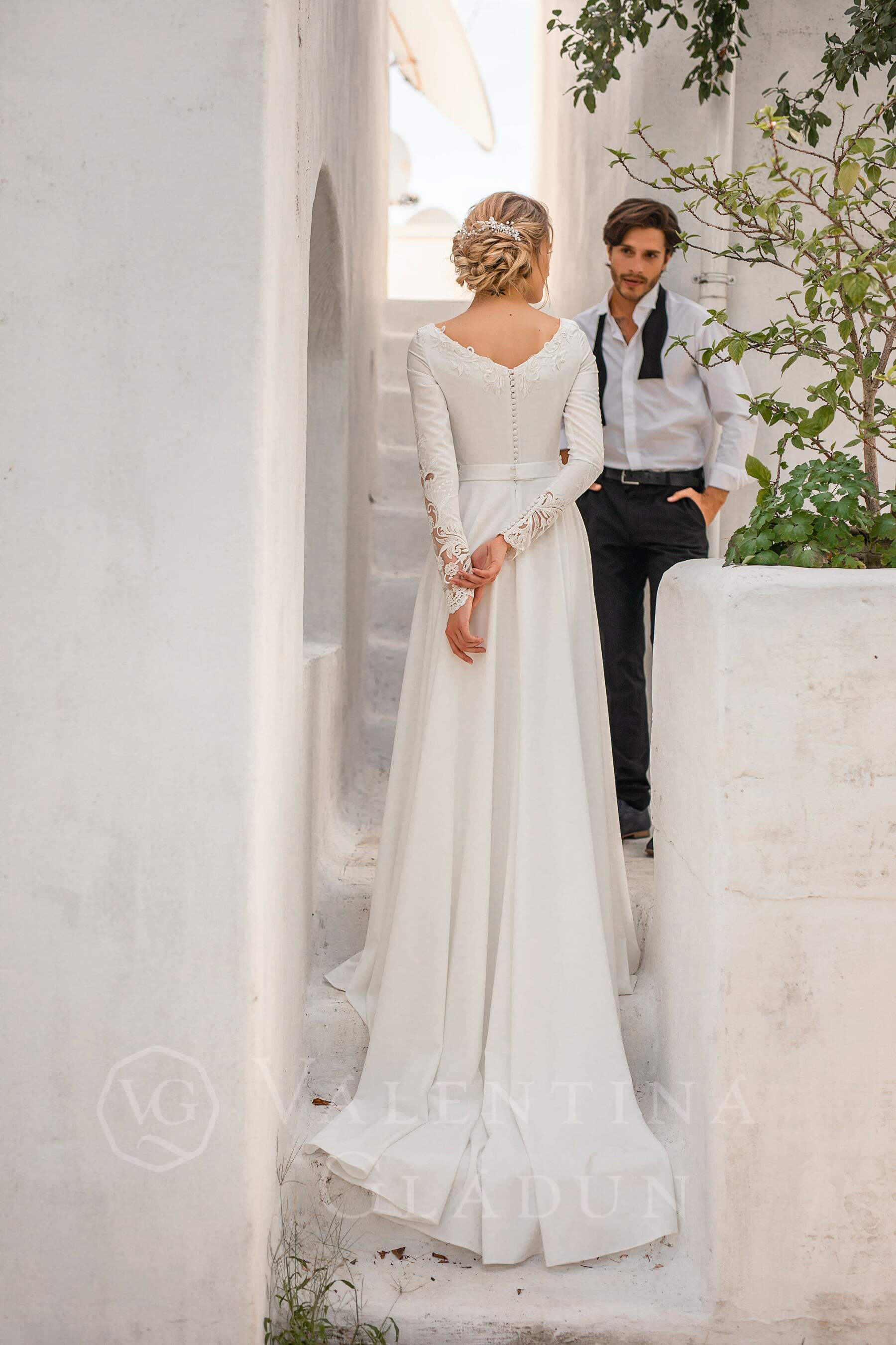 Шикарное скромное свадебное платье с дизайнерским узором Ungaretti 2020-2021