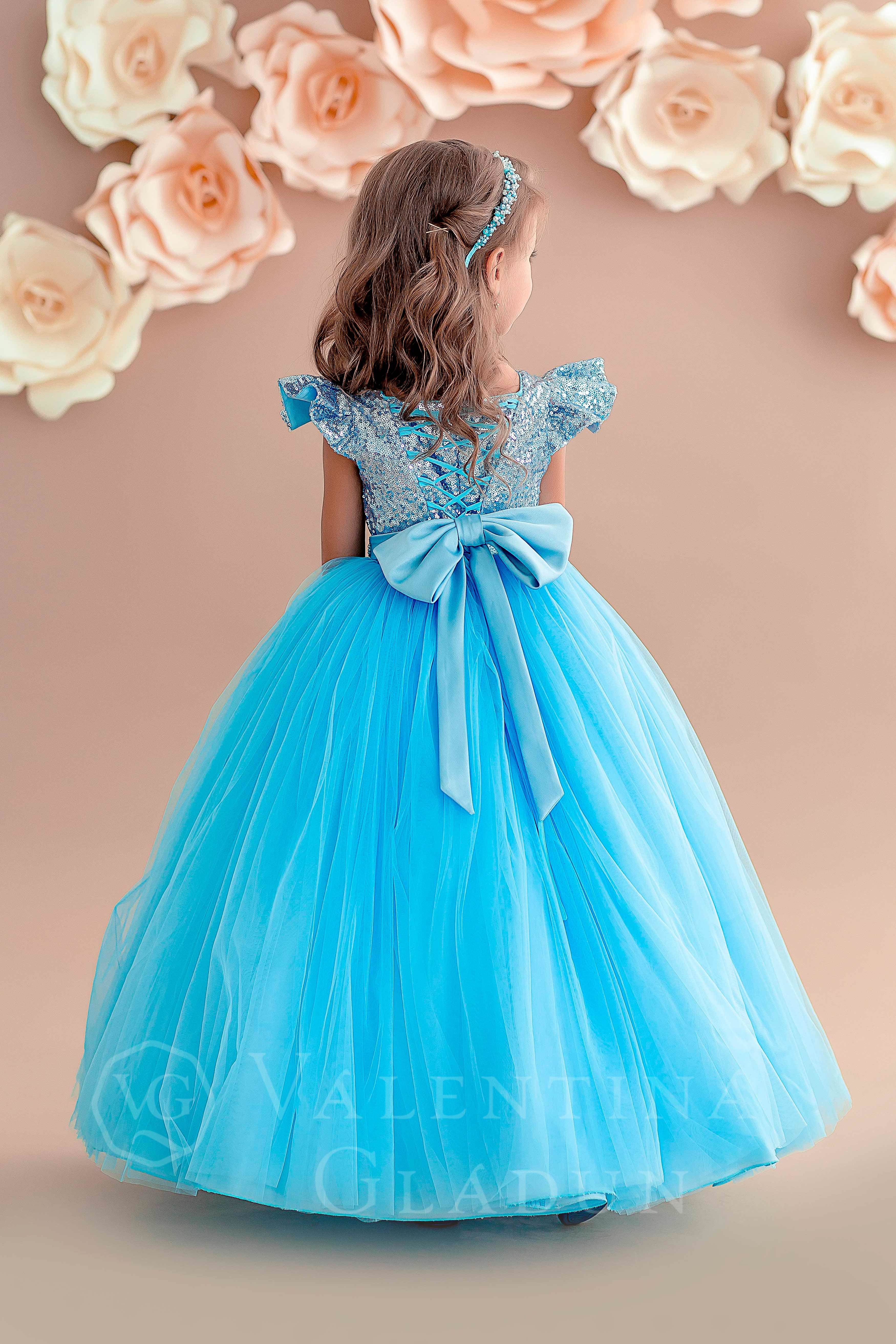 Длинное голубое платье для девочки