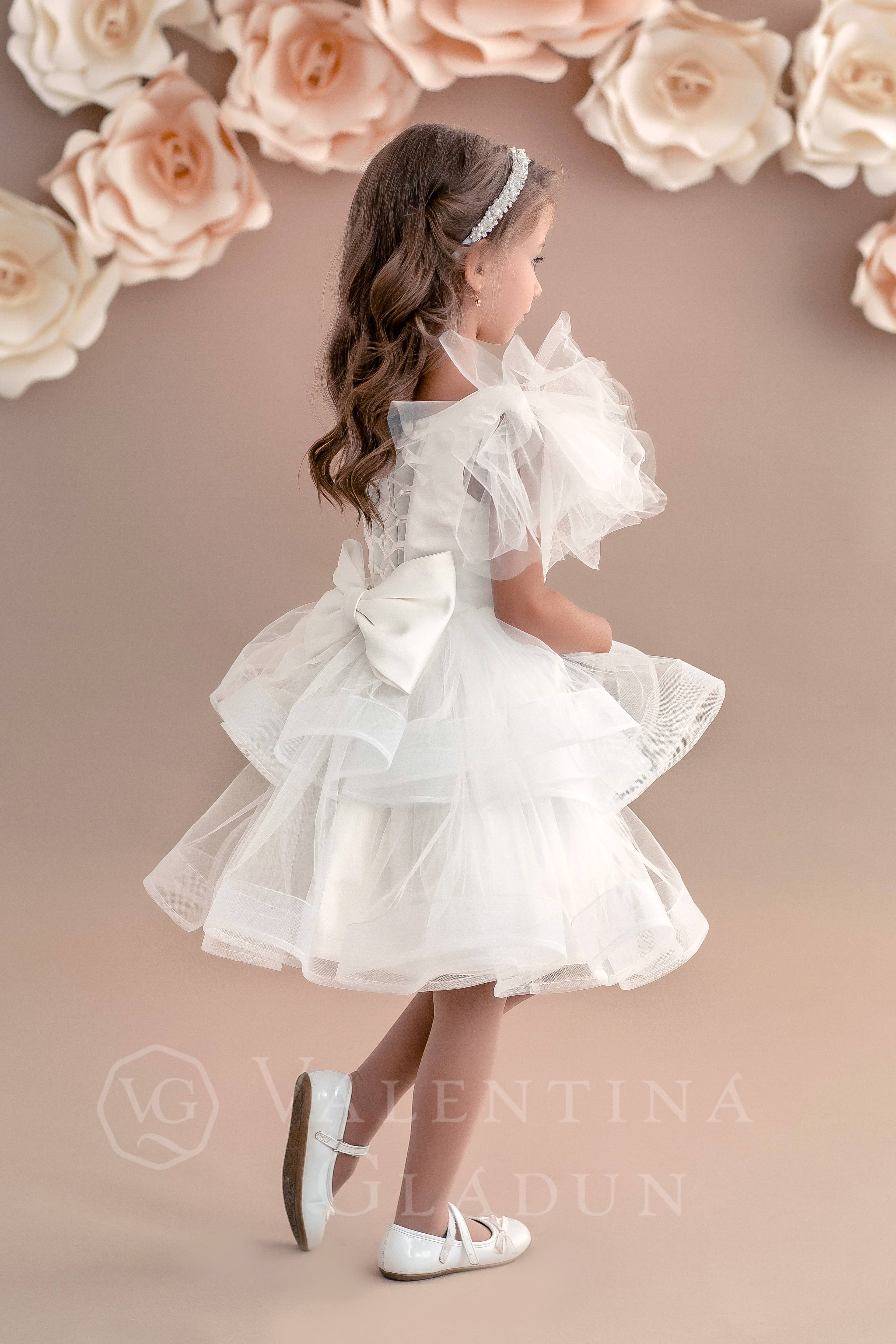 Детское платье белого цвета