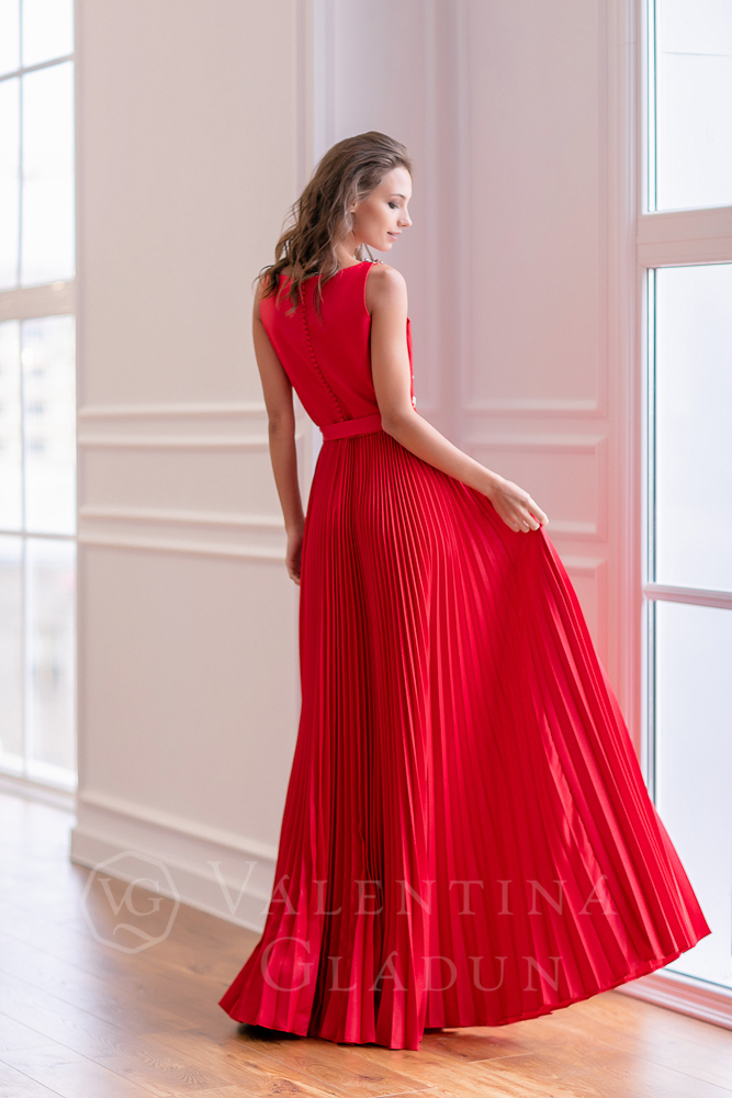 Красное платье с юбкой плиссе Амур