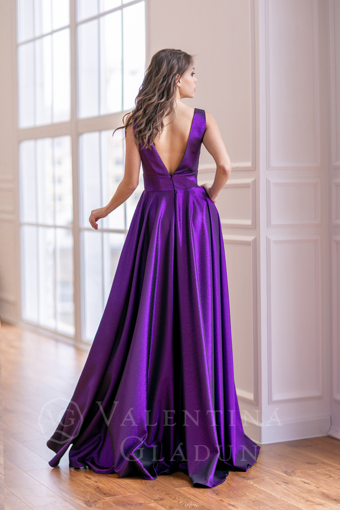 Фиолетовое платье с открытой спиной от Валентины Гладун