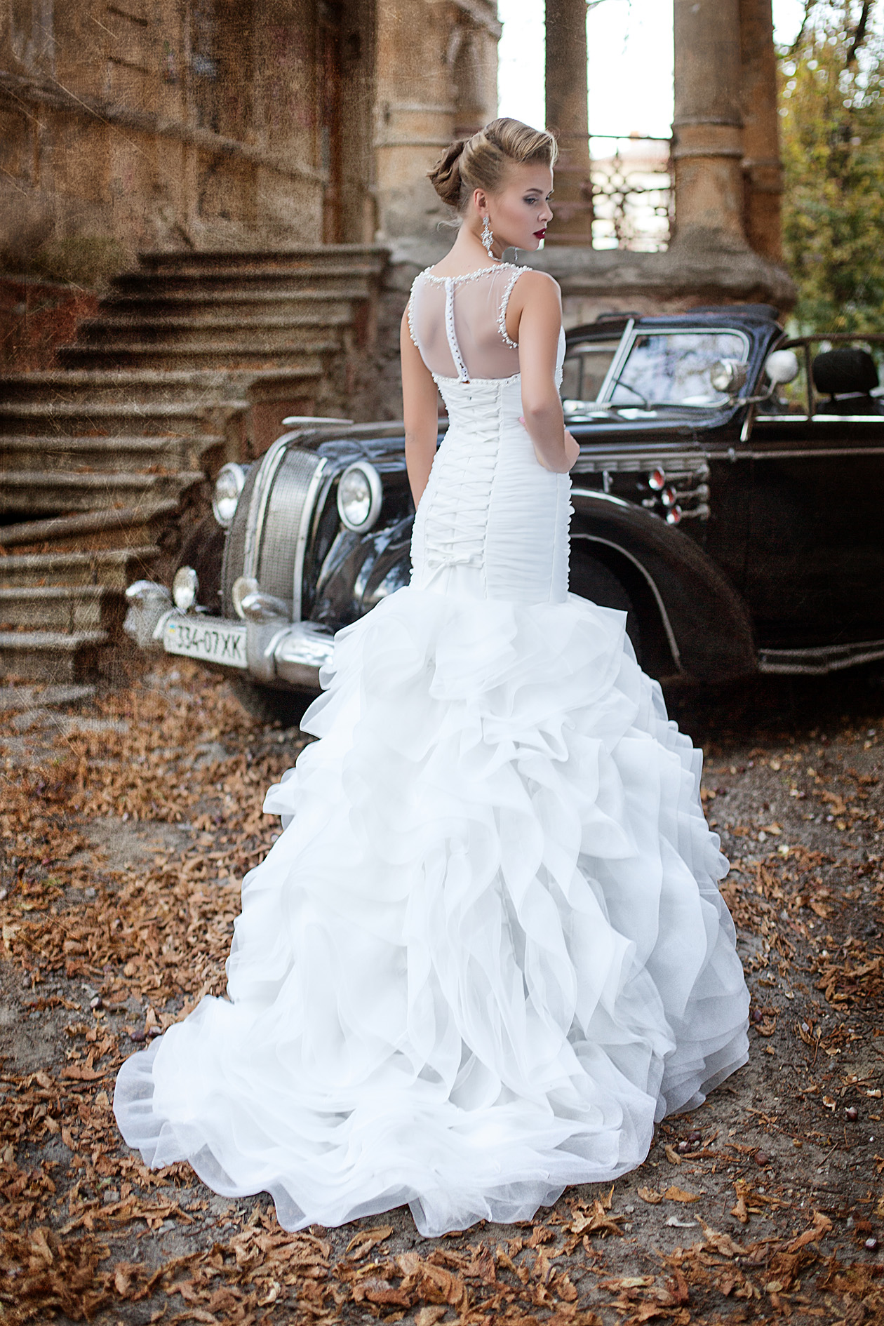 Свадебное платье с заниженным корсетом 