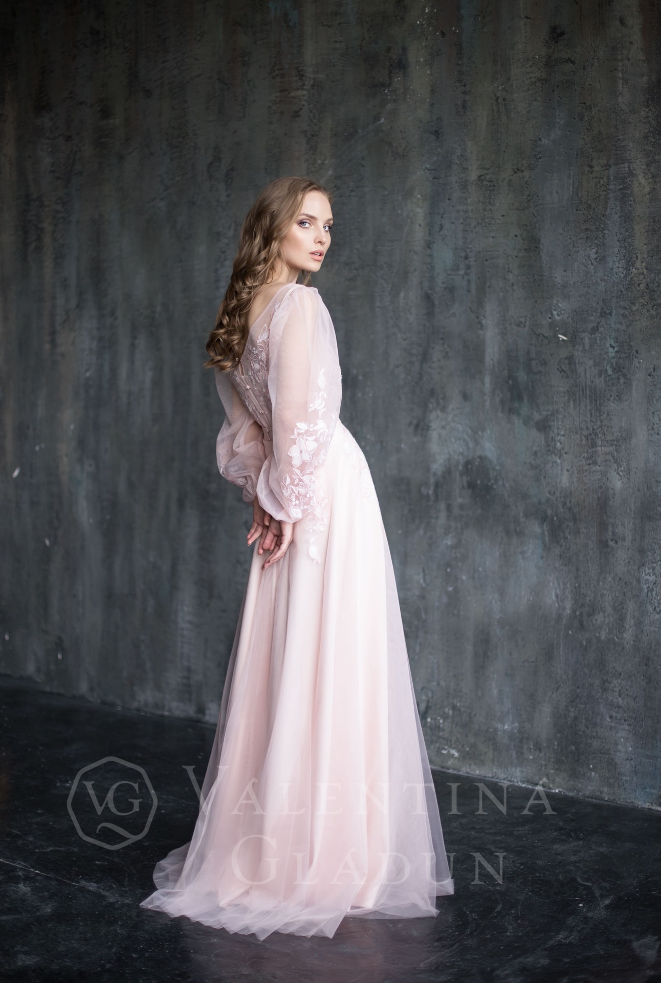 Длинное платье бохо в пудровом цвете Селеста Пинк 2020-21