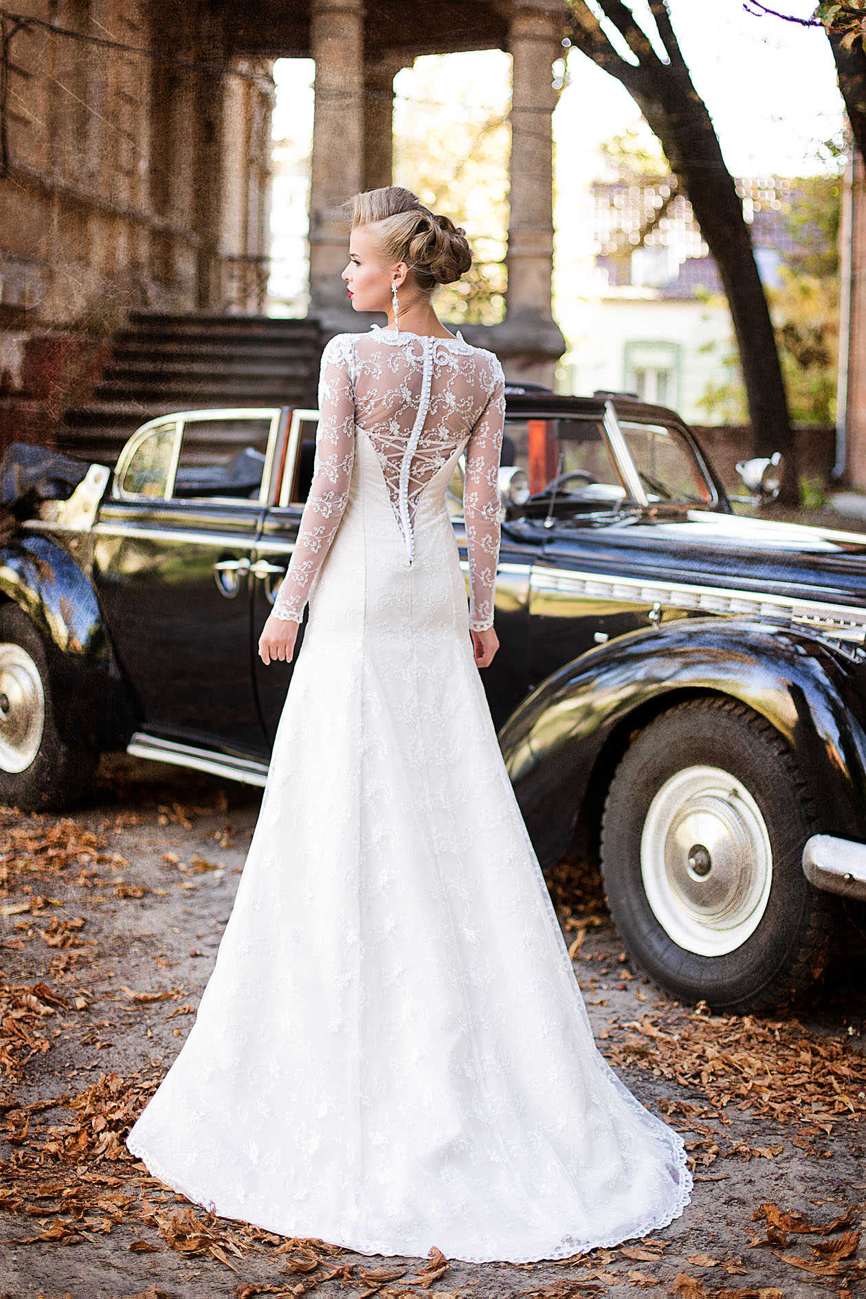 Свадебное платье с полупрозрачной спиной