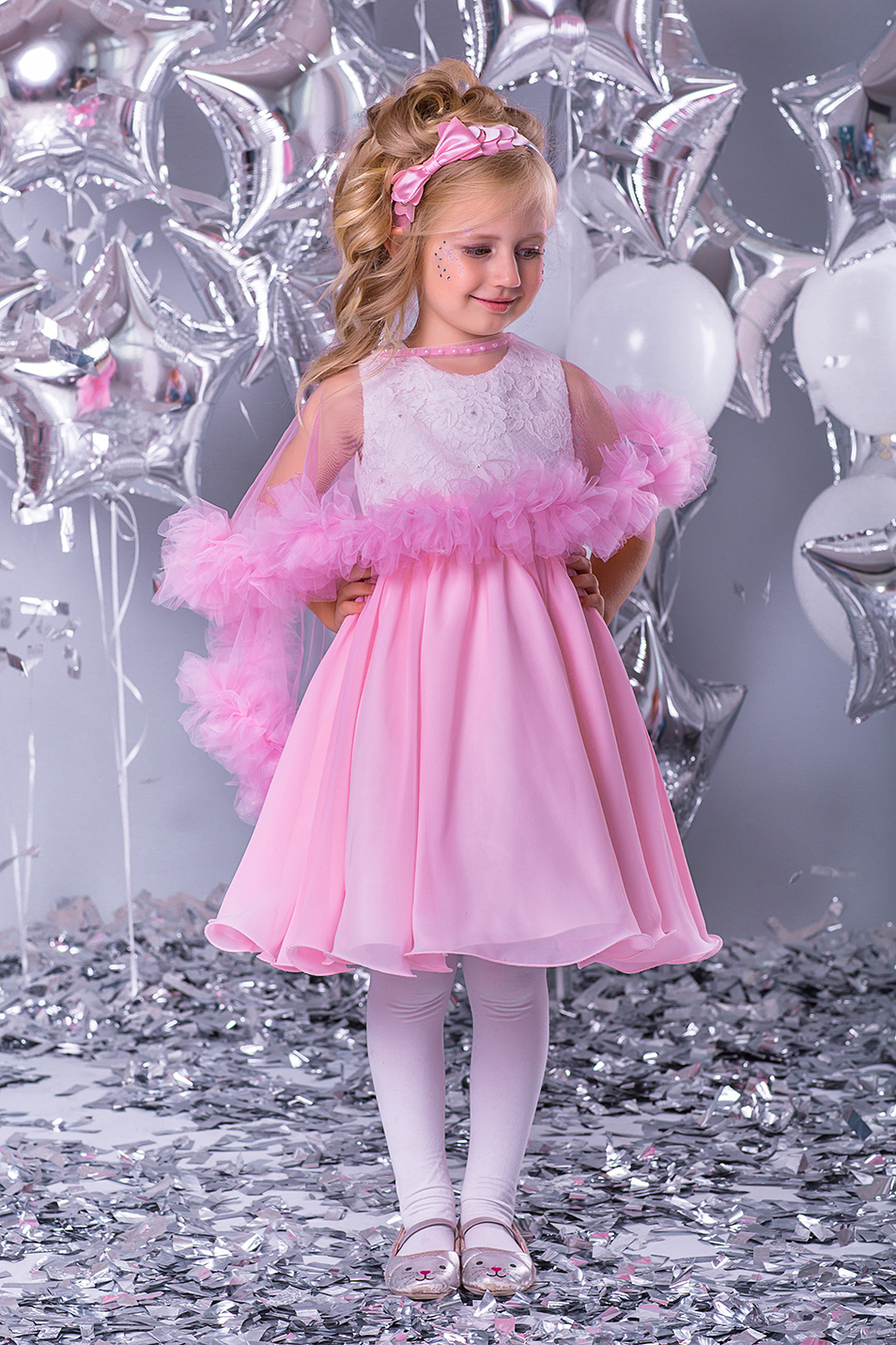 Нежно-розовое платье для девочки 