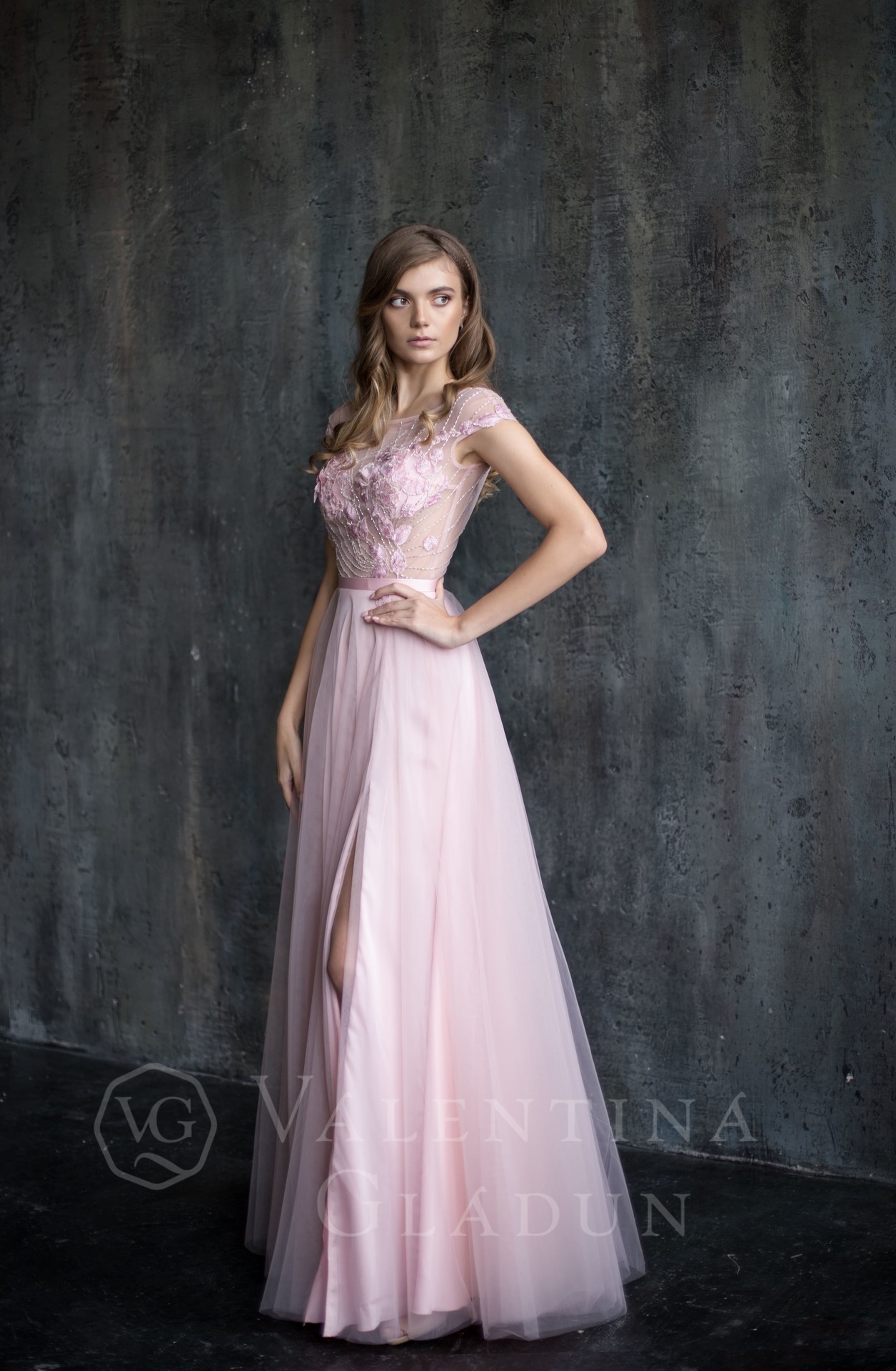 Вечернее платье розового цвета на выпускной Ирис