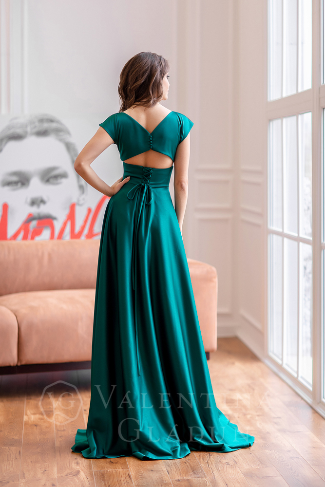 Красивое вечернее платье с оригинальной спинкой Жаден Грин 2021