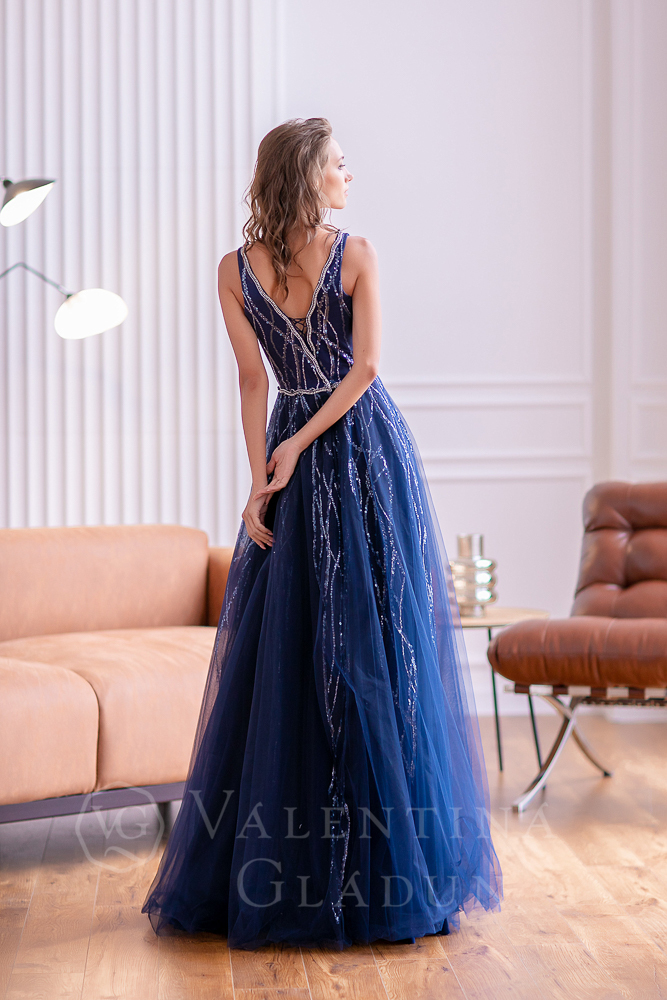 вечернее платье синего цвета с вышивкой Marion 2021 