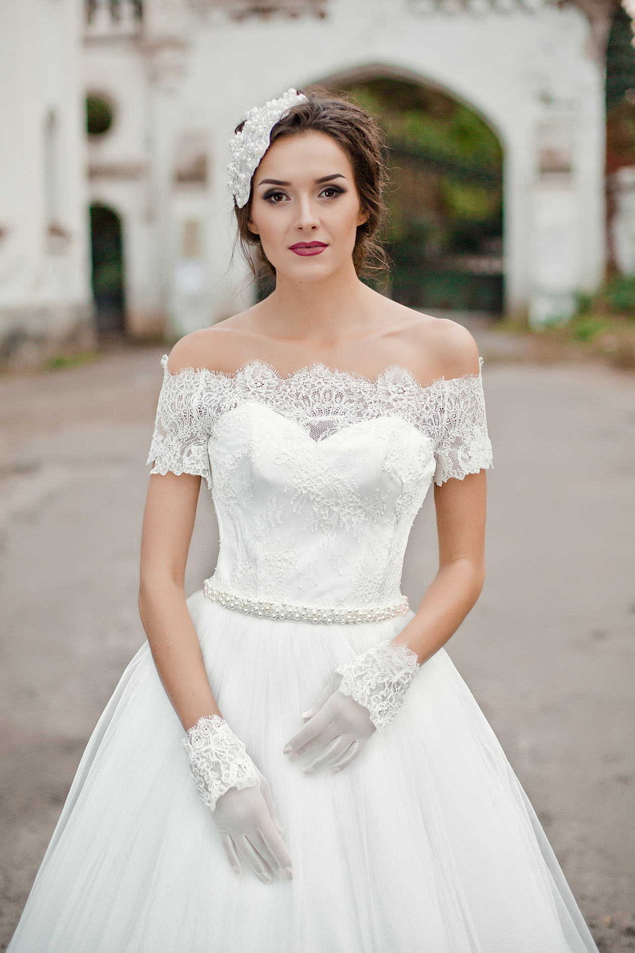 Свадебное платье со спушенными рукавами