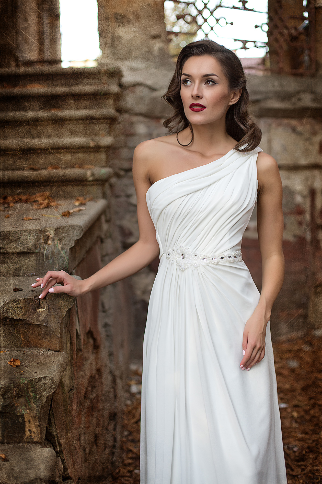 Ассиметричное свадебное платье в греческом стиле
