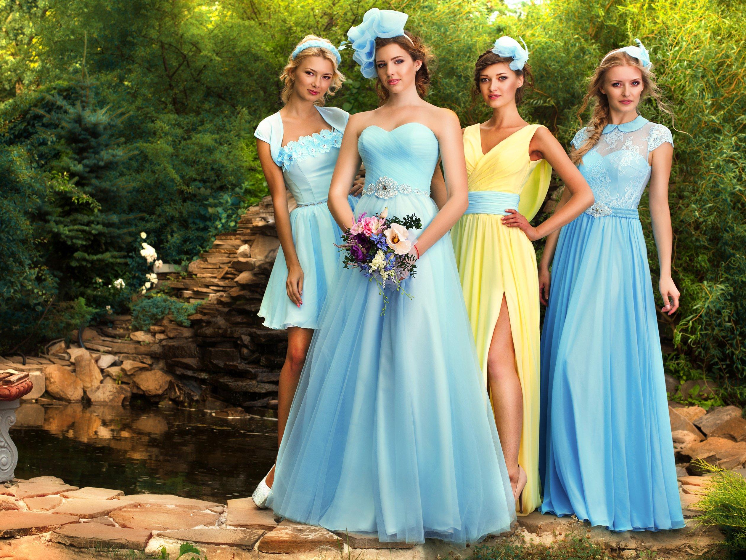 Какой цвет платья невесты. Платье подружки невесты. Платье голубого цвета. Платье на свадьбу для гостей. Бирюзовые платья подружек невесты.