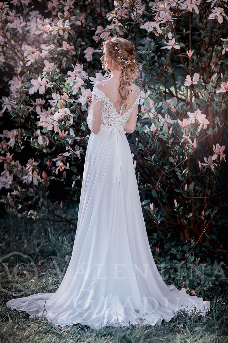 Свадебное платье с гипюрной вышивкой