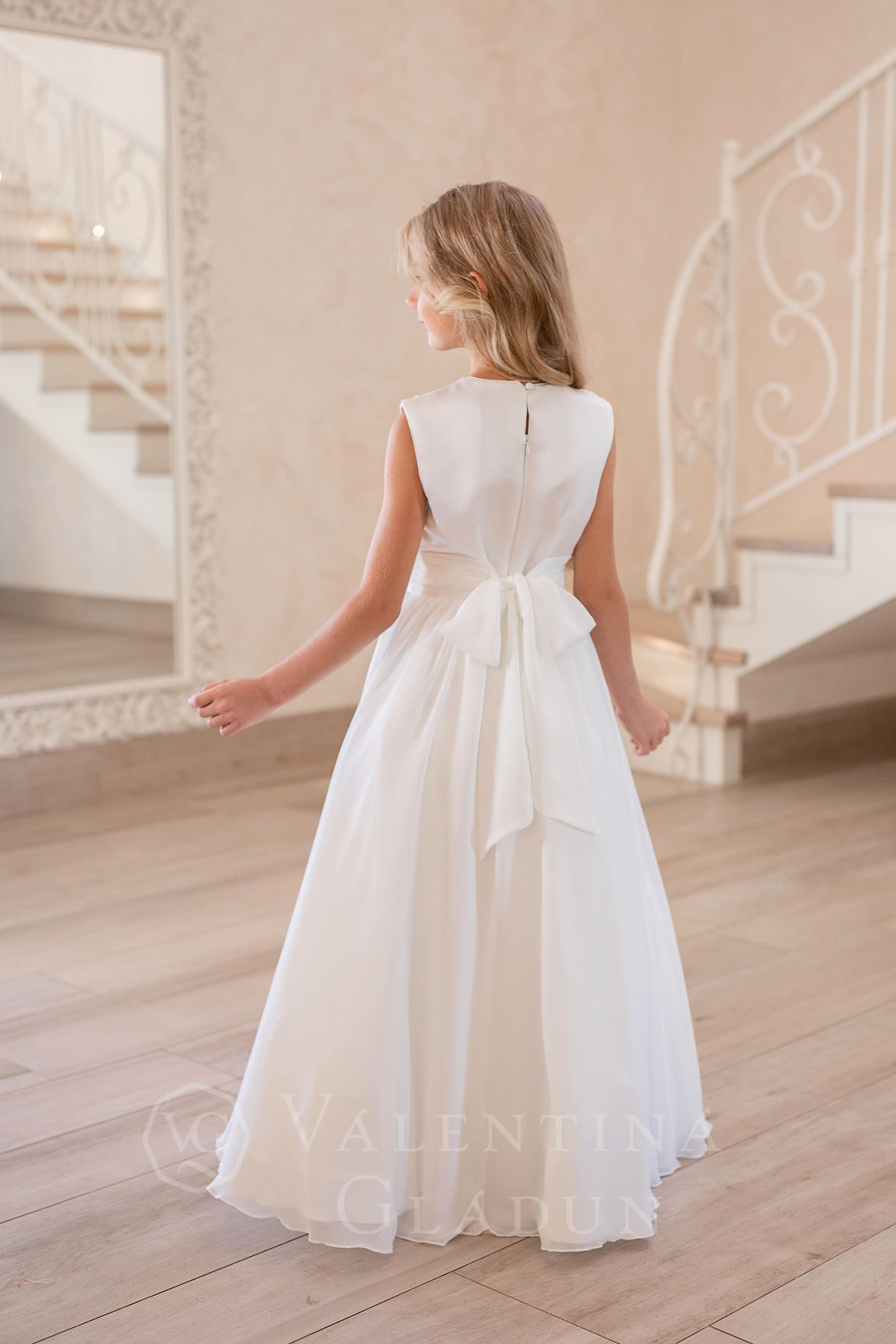 Sylvia белое нарядное платье для девочки из шифона от В.Гладун