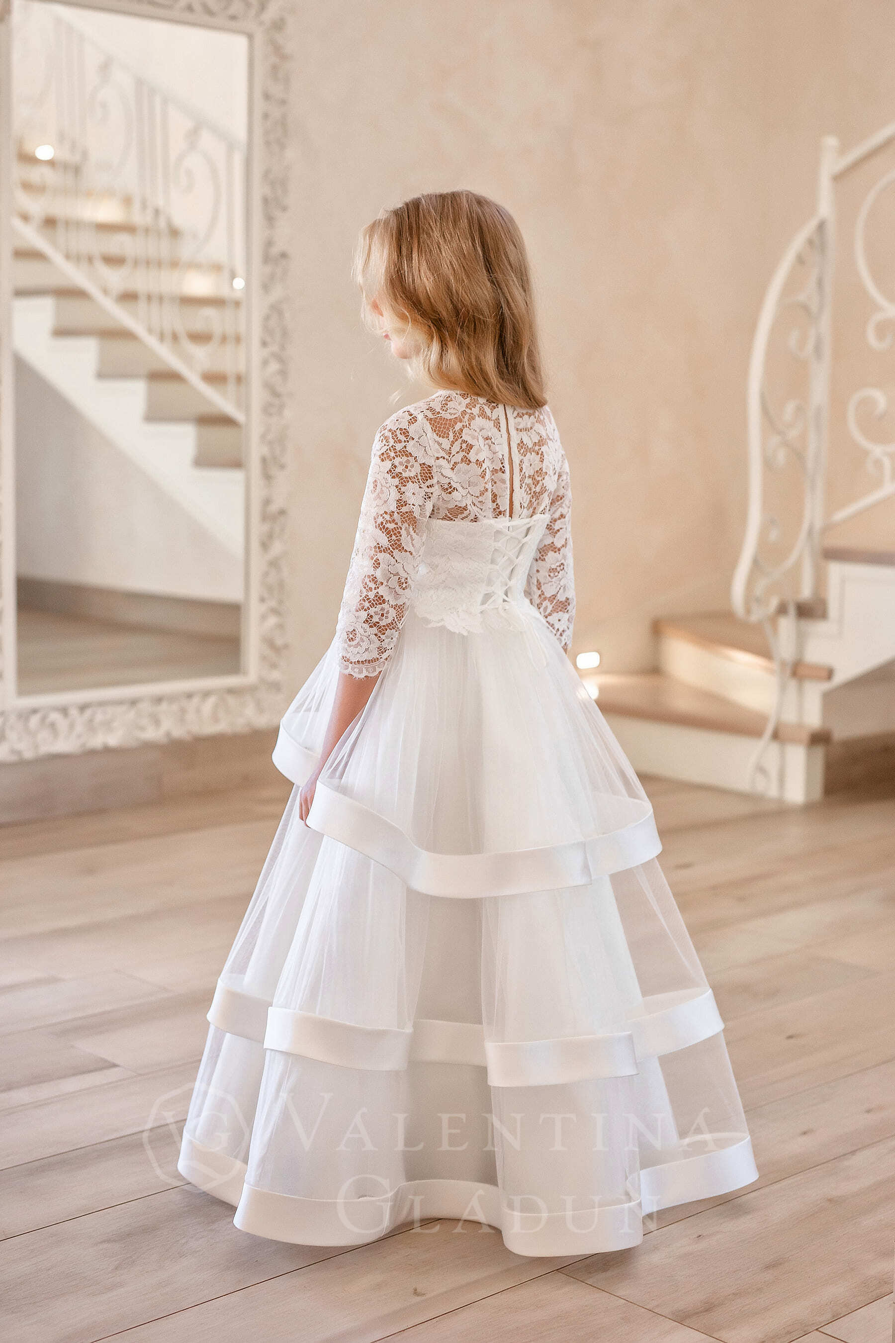 Есения от Валентины Гладун белое пышное платье на девочку