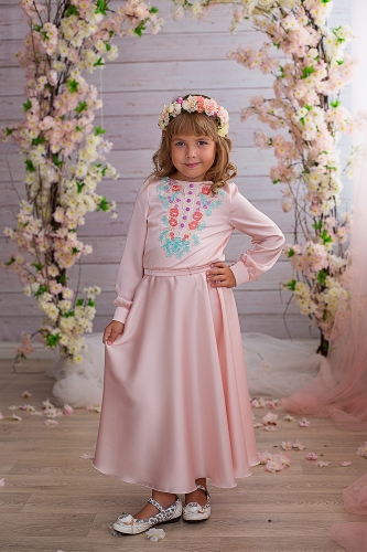 Шелковое детское платье с длинными рукавами на девочку