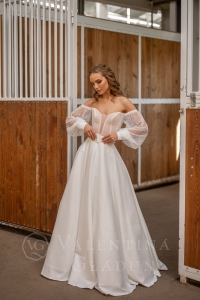 Красивое расшитое свадебное платье от Валентины Гладун