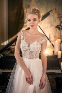 свадебное платье цвета айвори с высоким разрезом