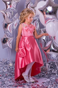 Длинное розовое детское платье с вышивкой