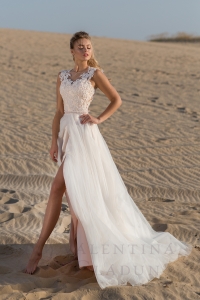 Свадебное платье с разрезом по ноге